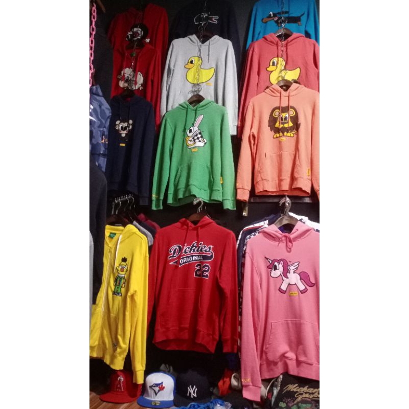 dc red vv art 22 size medium