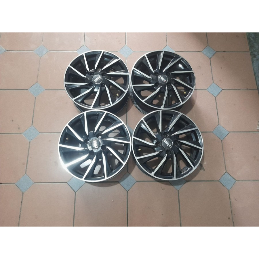 Velg Mobil Bekas Ring 14 Baut 4 BURU HSR R14X5,5 4X100 ET35