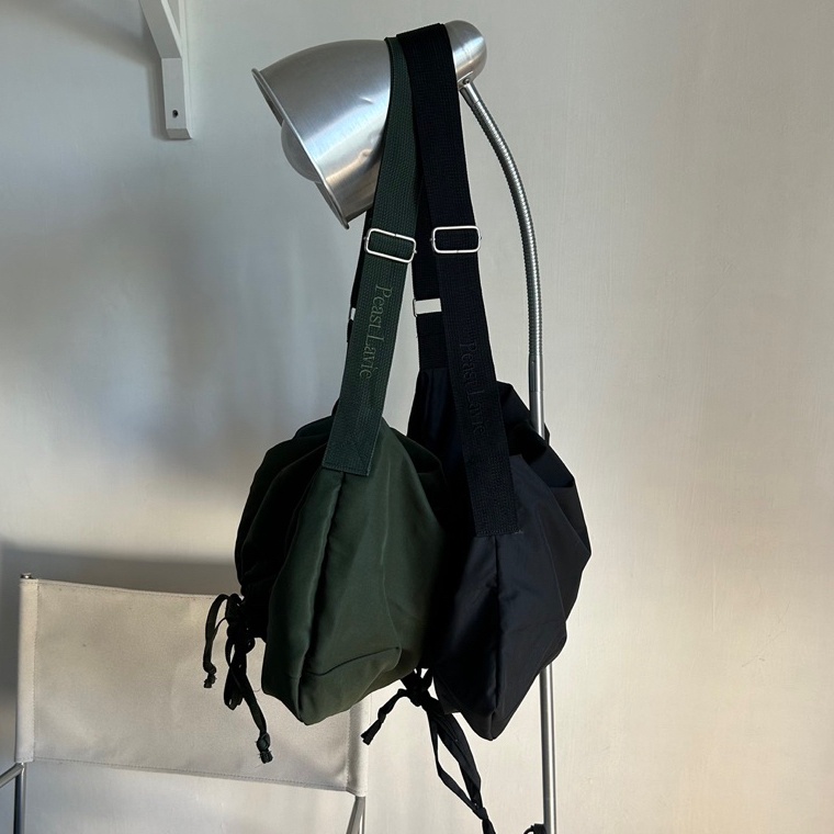 Peast Lavie  Mako Drawstring Shoulder Bag  Tas Bahu Serut  Uniqlo U Drawstring Bag ART C4L2