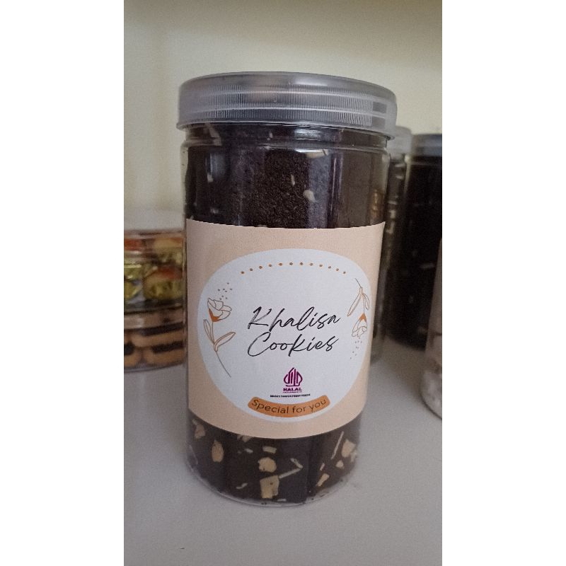 

brownies kering toping almond