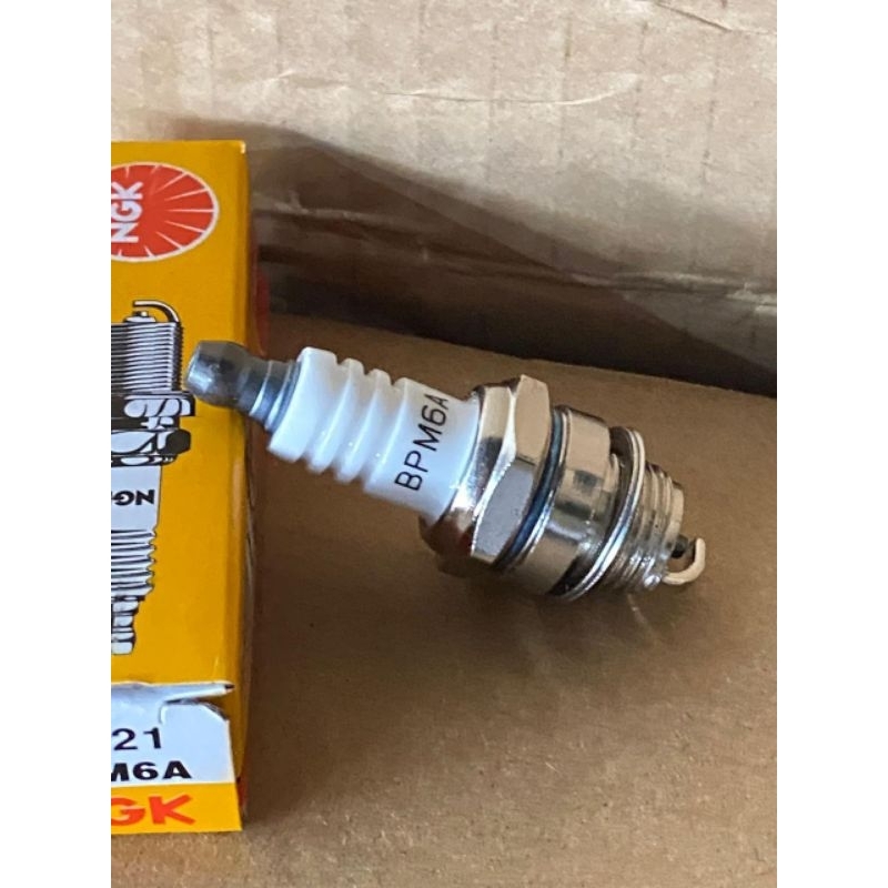 BUSI/SPARK PLUG BPM6A NGK NEW ORIGINAL