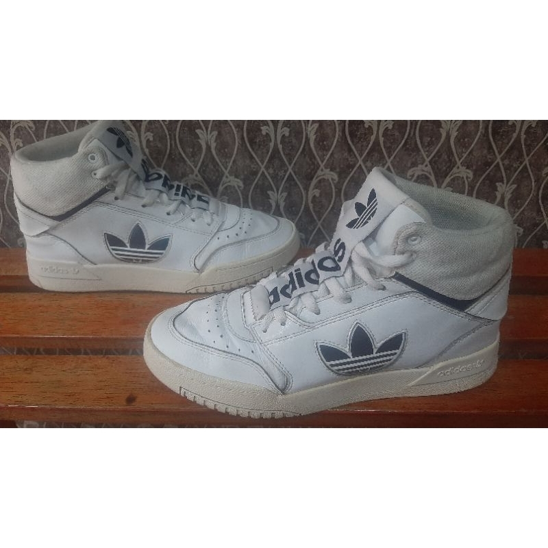 sepatu basket adidas thrift second size 42
