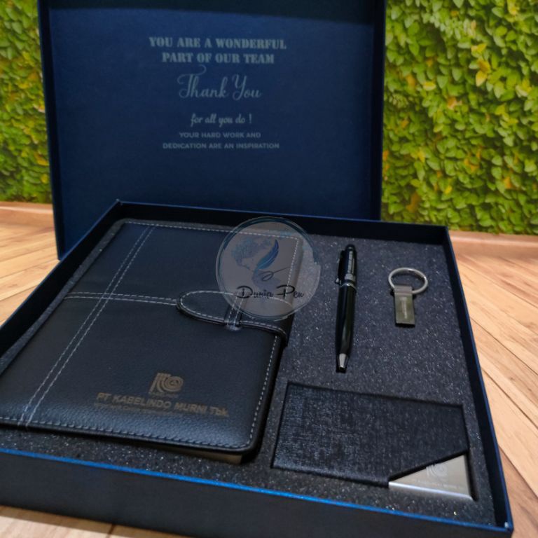 

Premium Custom USB Giftset USB Pen Notes A5 Card Holder Eksklusif Kado Elegan Design Custom ART G8A7
