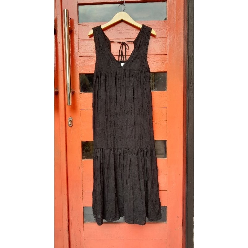 Dress Hitam Elegant