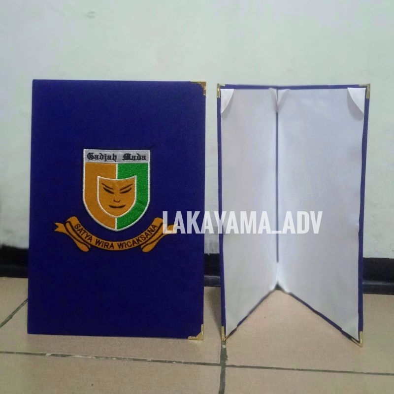 

map beludru custom logo proses bordir