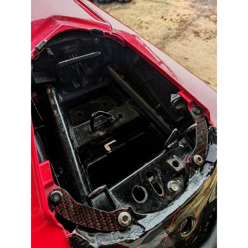 penyambung body belakang CBR150R carbon