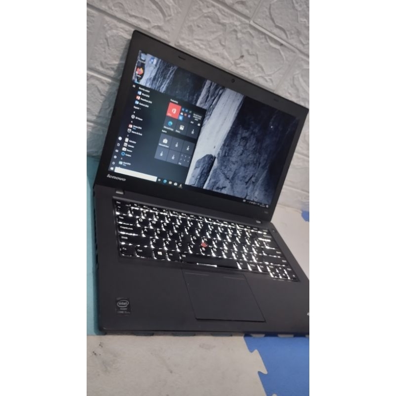 Laptop Lenovo Thinkpad T440 Core i5 Ram 8gb/SSD. Leyboard  nyala