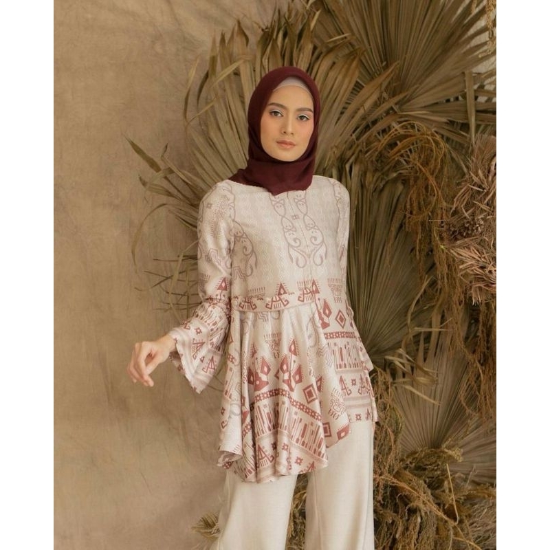 Wearing Klamby - Tana Blouse velvet maroon size M Preloved