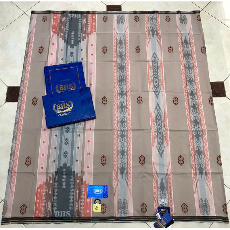 Sarung BHS Classic Jacquard Gold