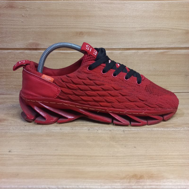 Sepatu Superme Merah Murah