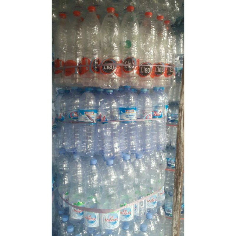 Botol bekas sekali pakai ukuran 1,5 liter berbagai merk NON AQUA teramanah ciamikk se SHOPEE