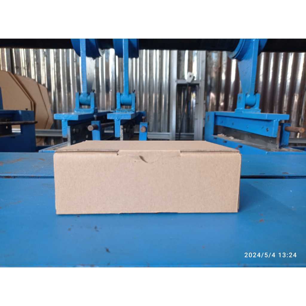 

KARDUS 15 X 10.5 X 5 BAHAN EFLUTE DIECUT PACKAGING