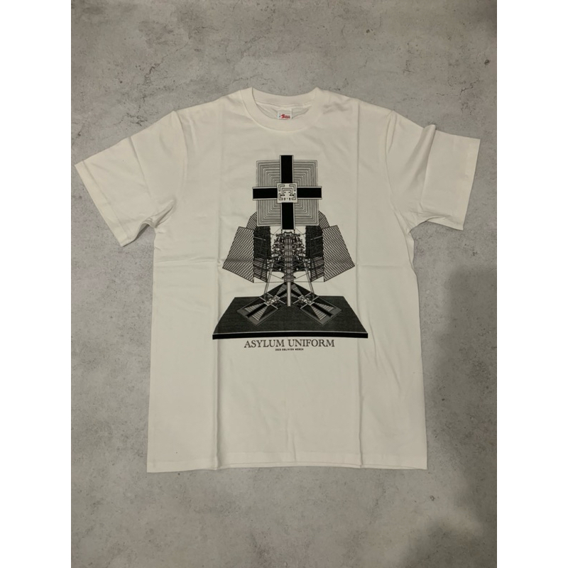 T-shirt asylum uniform-configuration