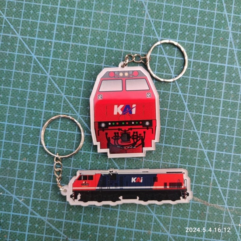 paket gantungan kunci akrilik kereta api Indonesia lokomotif cc203 RnB isi 2
