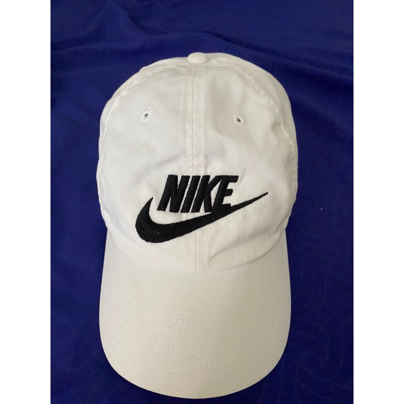 Topi Nike logo besar