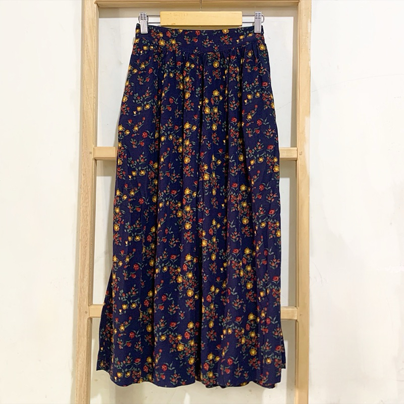 PRELOVED UNIQLO x Ines de la Fressange Paris/ Rayon floral skirt/  Uniqlo Collab Paul and Joe,Ines d