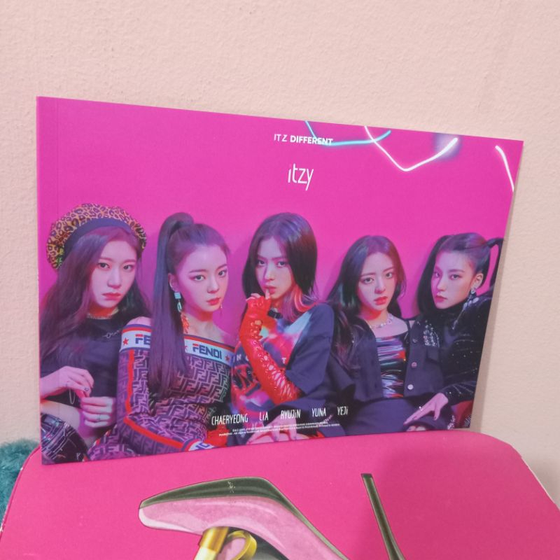 UNSEALED OFFICIAL BENEFIT ITZY IT'Z ICY PHOTOBOOK