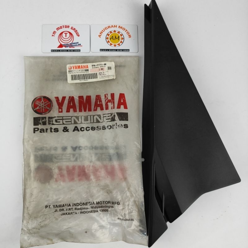 TUTUP AKI KIRI BAWAH TANGKI VIXION NEW ORIGINAL YAMAHA