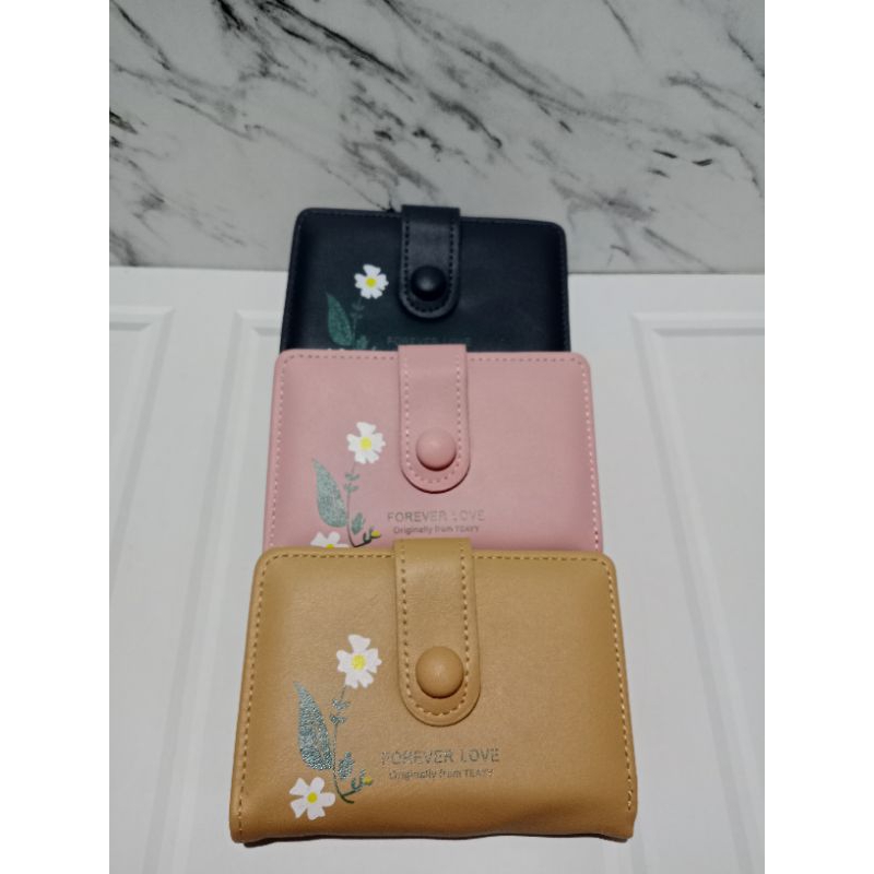 dompet uang dan kartu