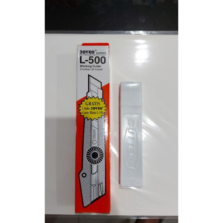 

Diskon Pemesanan Joyko cutter L5 isi cutter 1 tube 5 pisau
