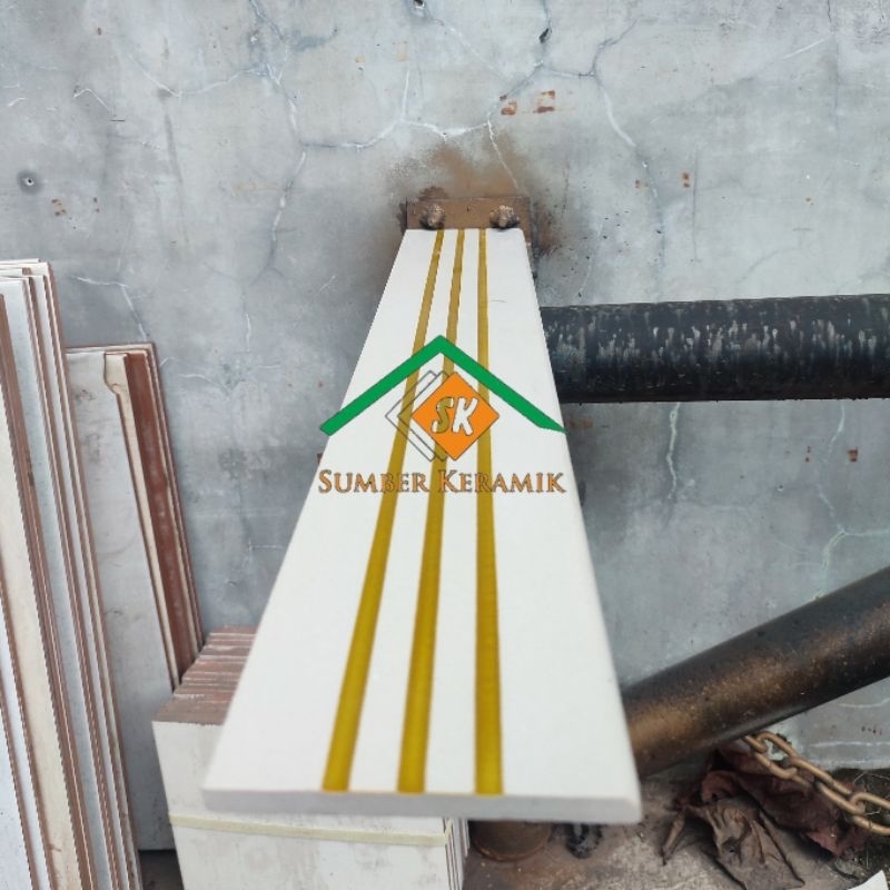 List plint granit stepnosing 8x60 / 10x60 / 15x60 Cream polos / Gold