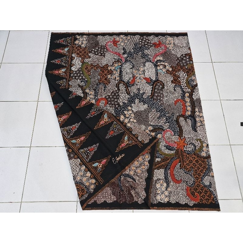 Sarung batik tulis Haromain (SBH)
