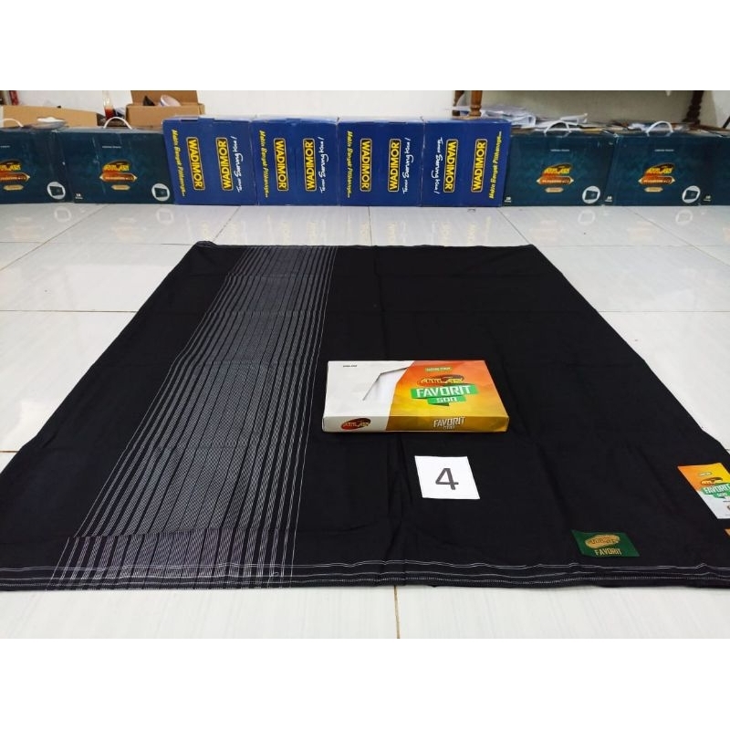 SARUNG ATLAS FAVORIT POLOS HITAM