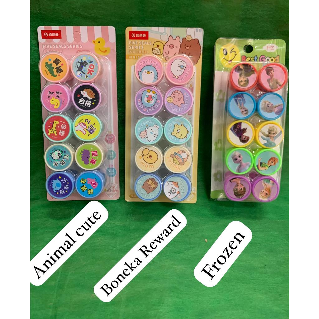 

stempel stample cap isi 10 edw beny gambar frozen / boneka reward / animal cute / animal world / sayuran / kendaraan/ pinkfong / unicorn / sea creature / sanrio / capybara / reward / astronot