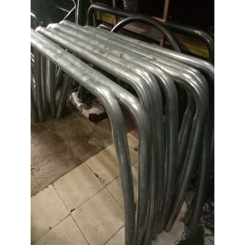 Lengkungan pipa bahan portal Grandmax New Carry dudukan ke pinggir bak