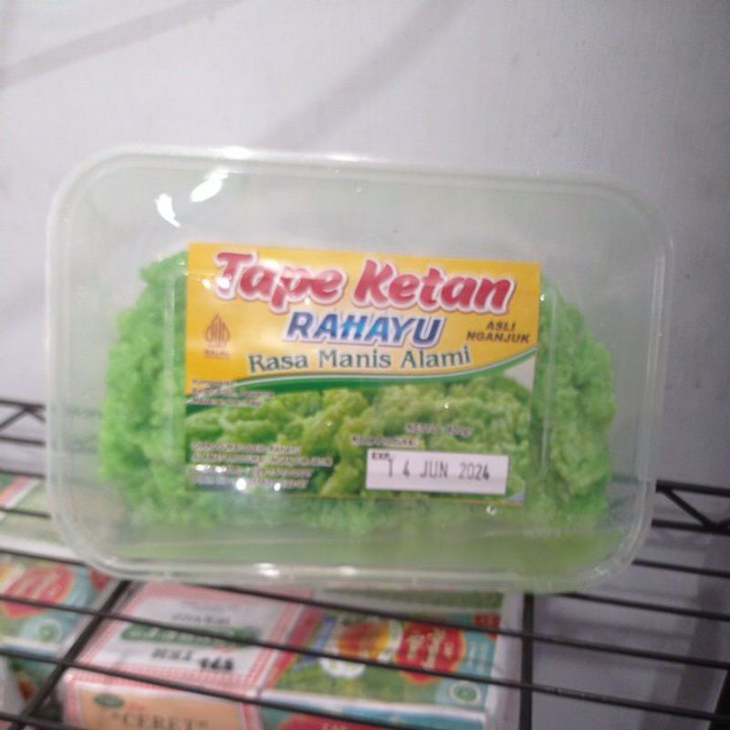 

tape / tape ketan / makanan tradisional / olahan ketan