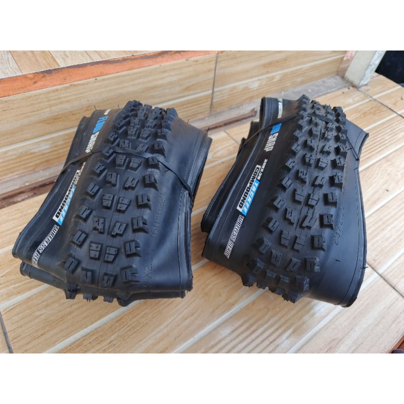 Sepasang ban Vee Tire Flow Snap 29x2.35 murah