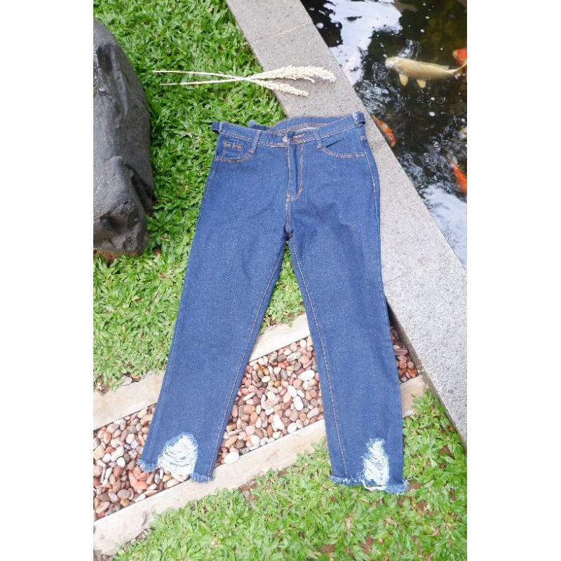 Boyfriend Jeans Wanita Sobek Bawah UNFINISH // JEANS SOBEK RAWIS