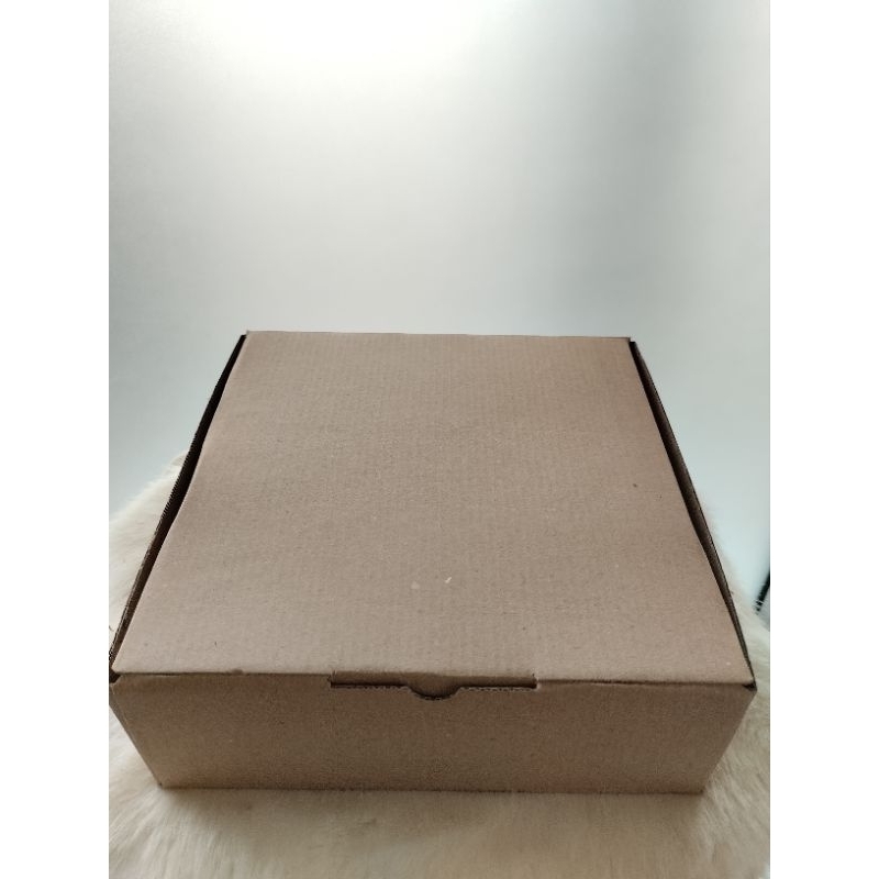 

Kardus karton Uk. 20x20x7 cm model die cut (box packing )