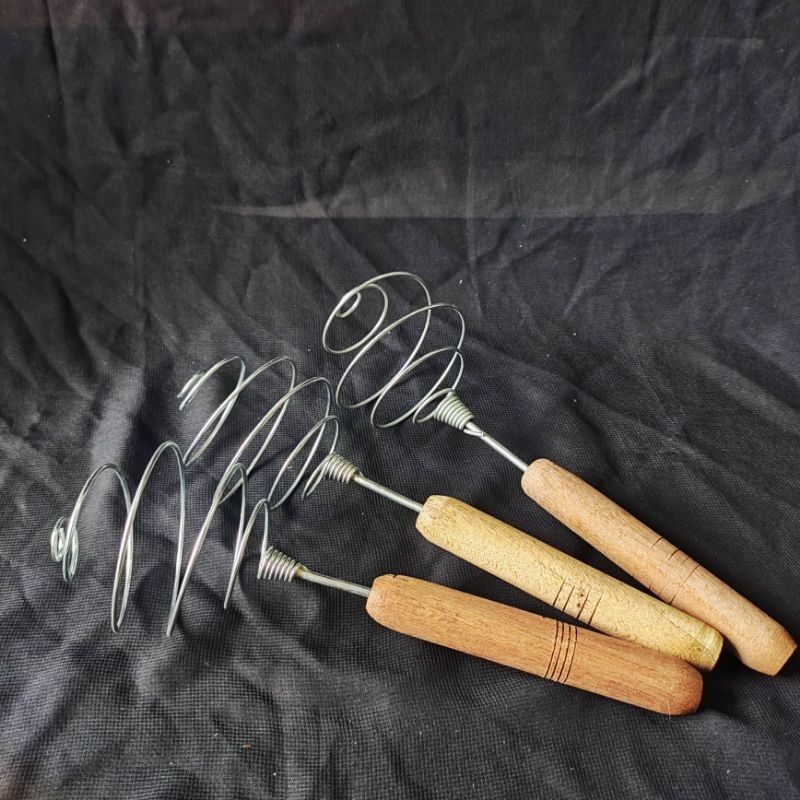 kocokan telur/kocokan adonan/kocokan telur bulat/kocokan telur gagang kayu