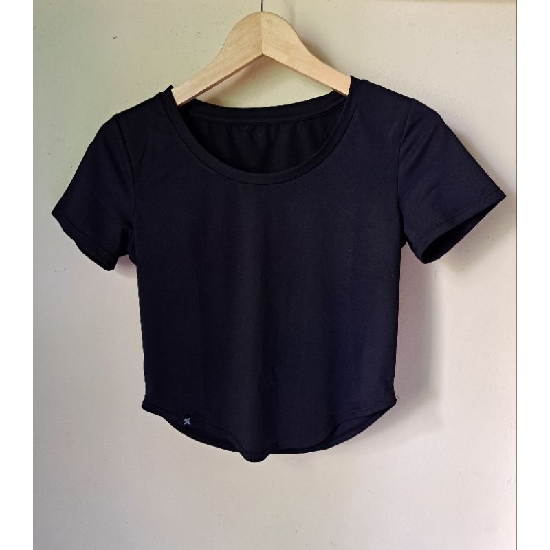 [PRELOVED/THRIFT] XEXYMIX CROP TOP WANITA SPORT PAKAIAN OLAHRAGA WANITA HITAM