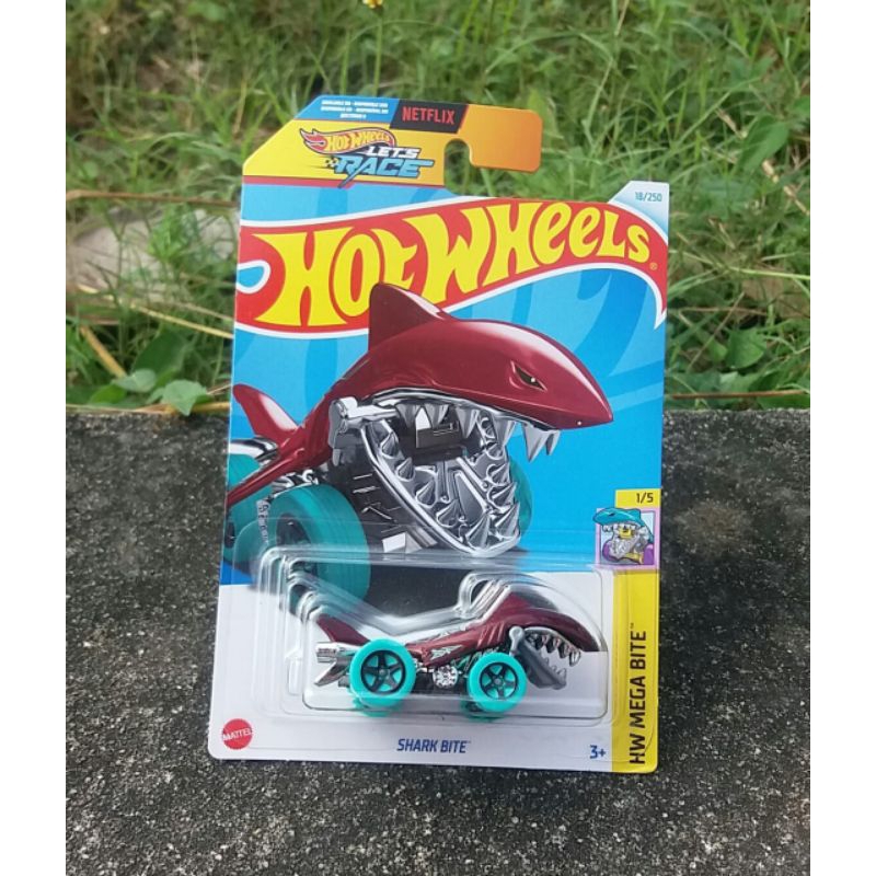 hot wheels shark bite