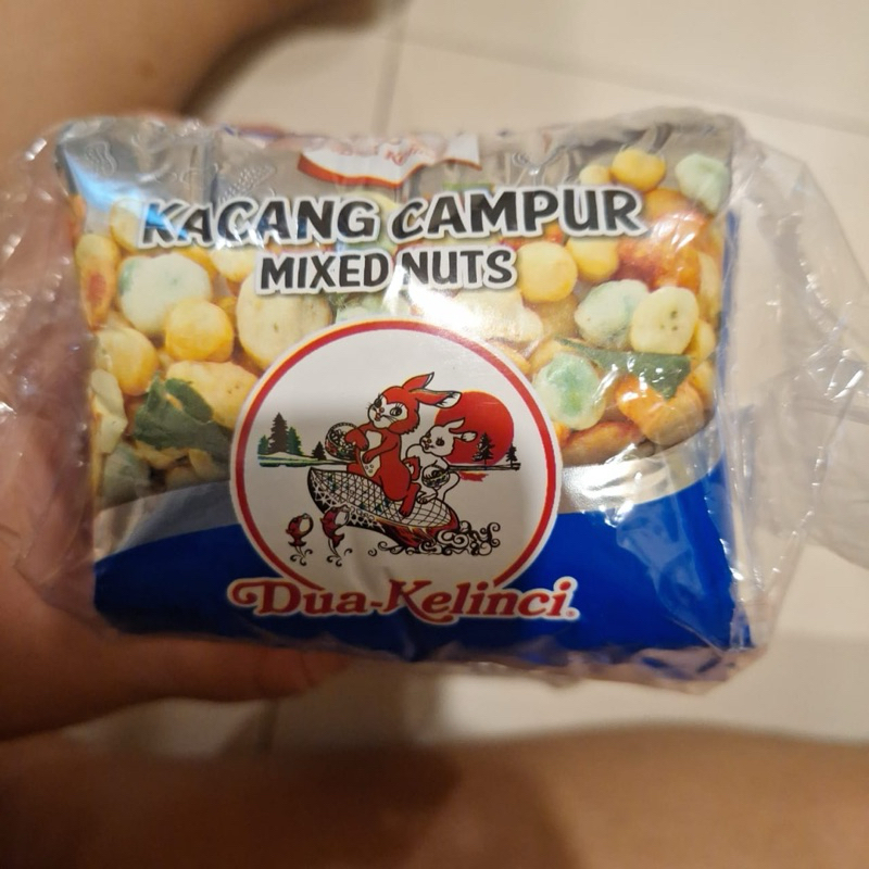 

Kacang campur mixed Nuts dua kelinci 14gr