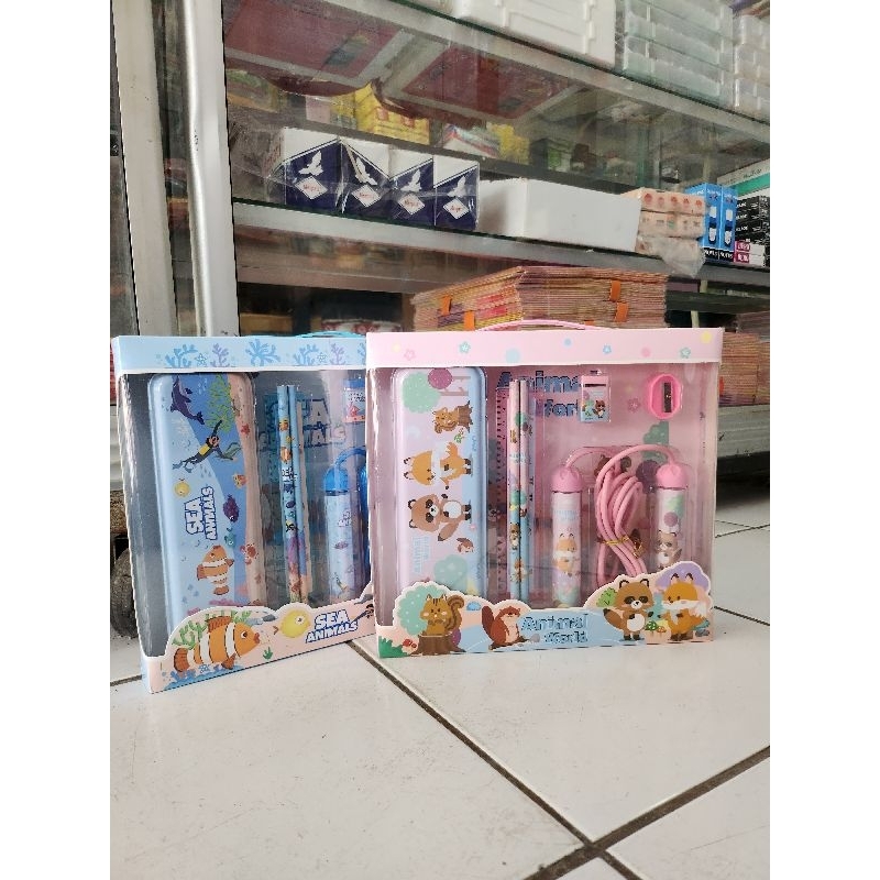 

Kotak Pensil Anak Set 7 in 1 Stationery Untuk Hadiah Anak Sekolah Sanrio / Alat Tulis Set Kotak|Set alat tulis +Skiping|Jumprope