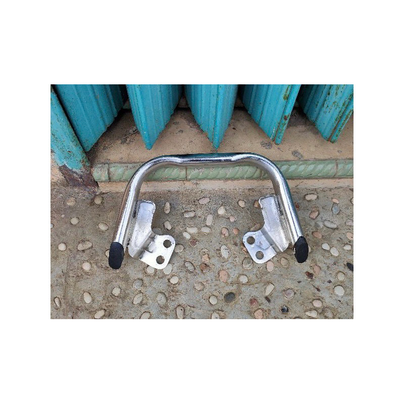 Begel Belakang Honda Grand Bulus Besi begel belakang Honda grand bulus bahan besi crom /begel belaka