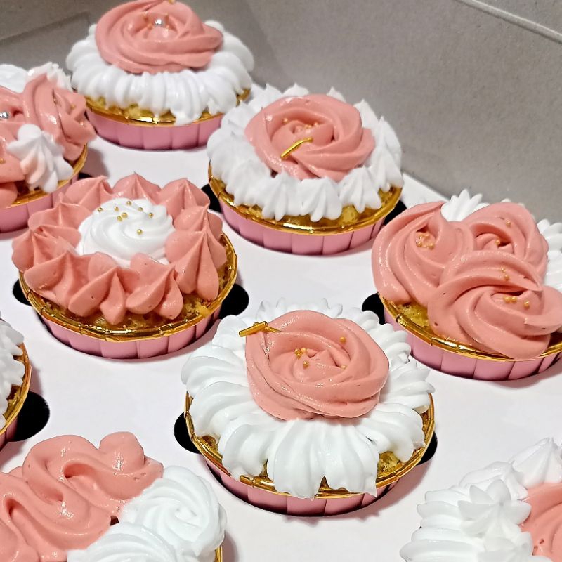 

Special Cupcake ulang tahun / engagement /seserahan / lamaran