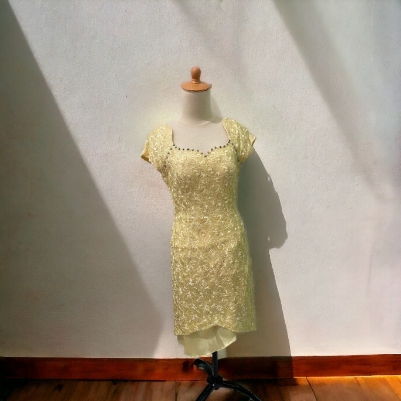 Gaun preloved kuning emas