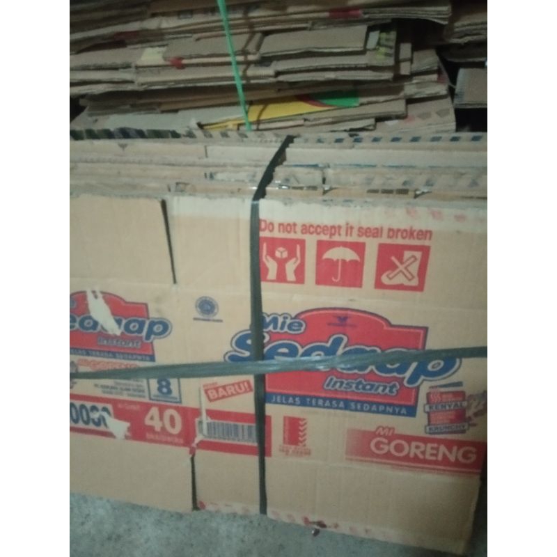 

kardus bekas mie instant