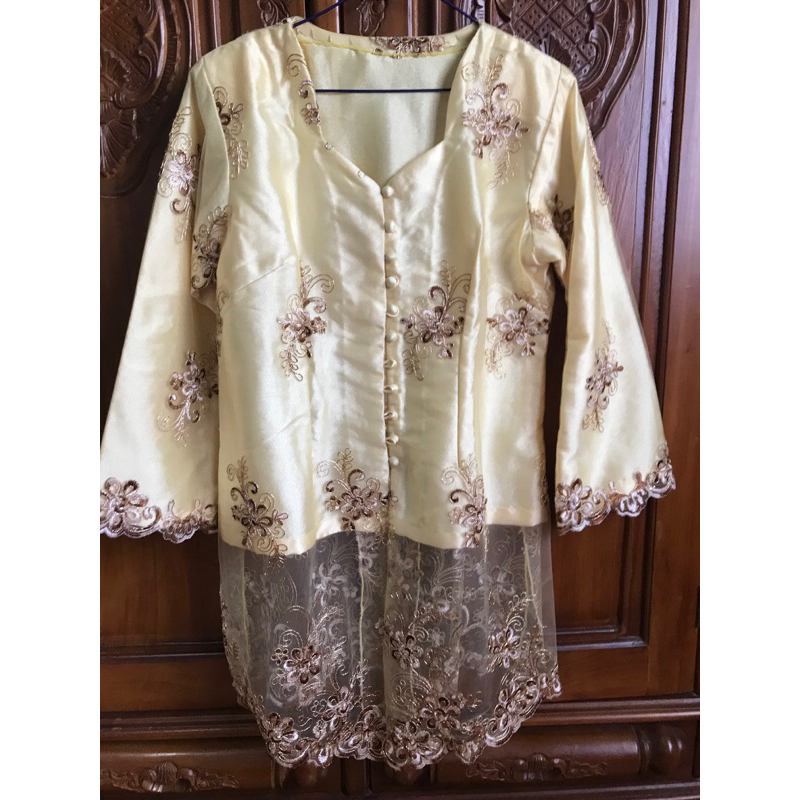 Kebaya Brokat (Preloved)