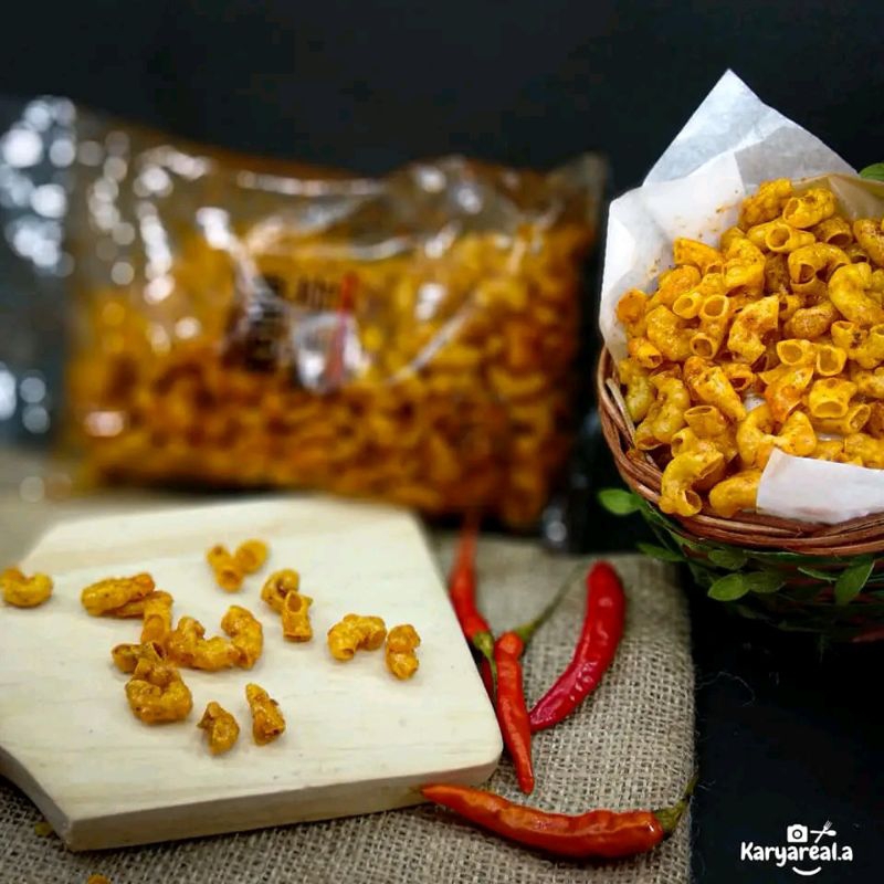 

MAKARONI KENDO kemasan 1/2 kg / Cemilaan Pedas Gurih / Pedas Ijo Jeruk / Keju / Balado