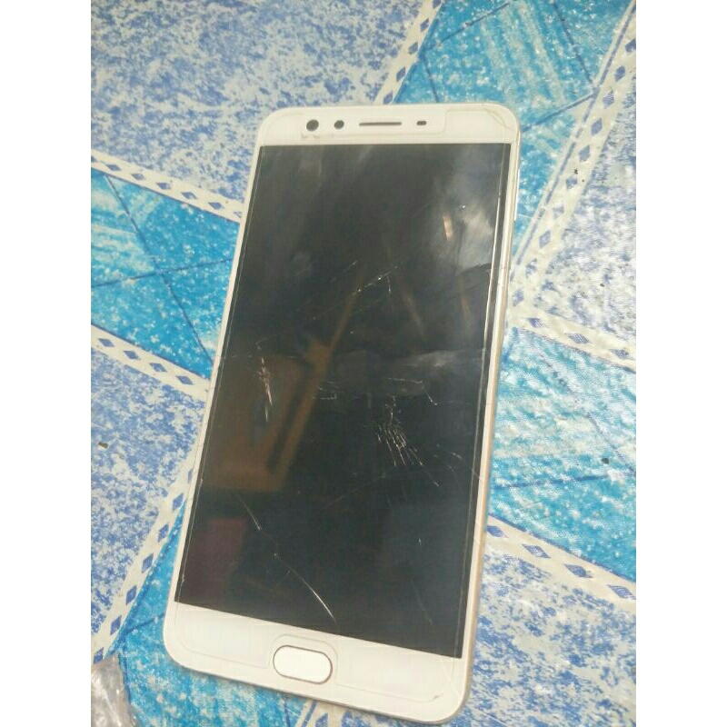 oppo f3 plus ram 4/64..tinggal naik mesin..layar retak halus sentuh normal.. masih ori.. kamera batr