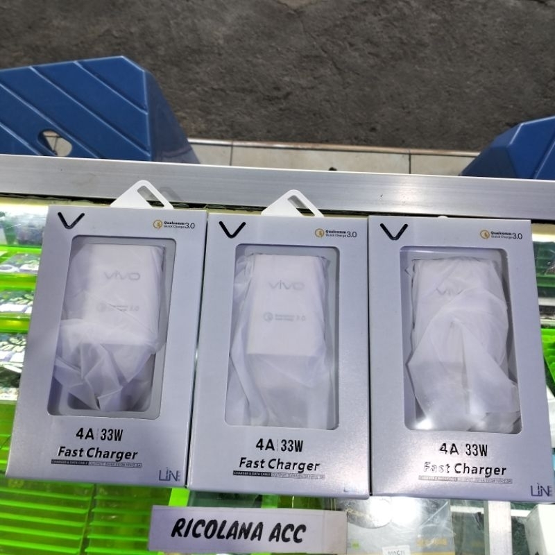 CHARGER VIVO 4 A 33 W FAST CHARGER