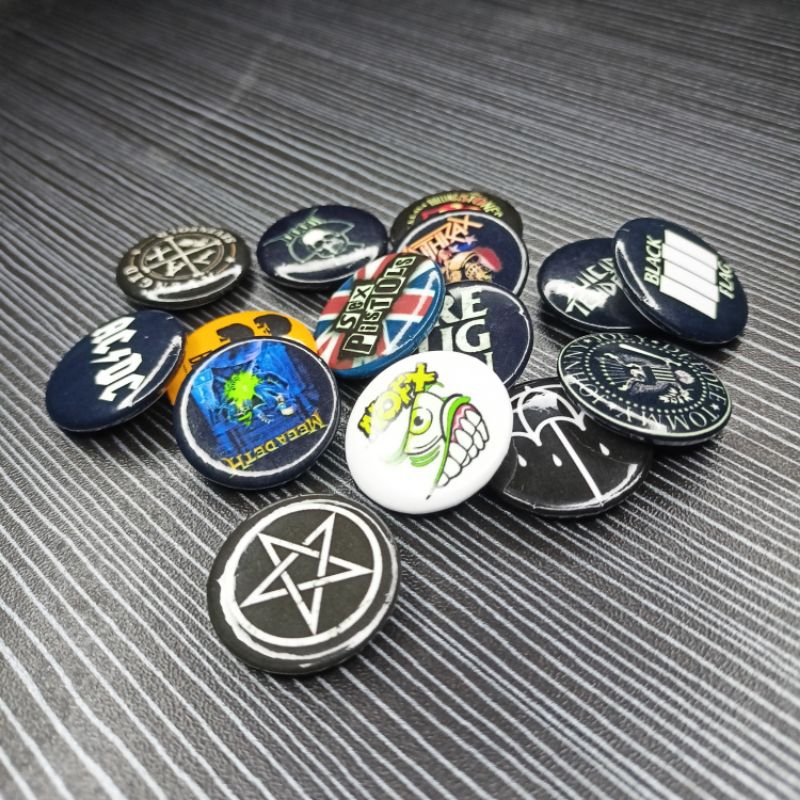 Aksesoris Pin/Bros Bulat Mini Logo Band