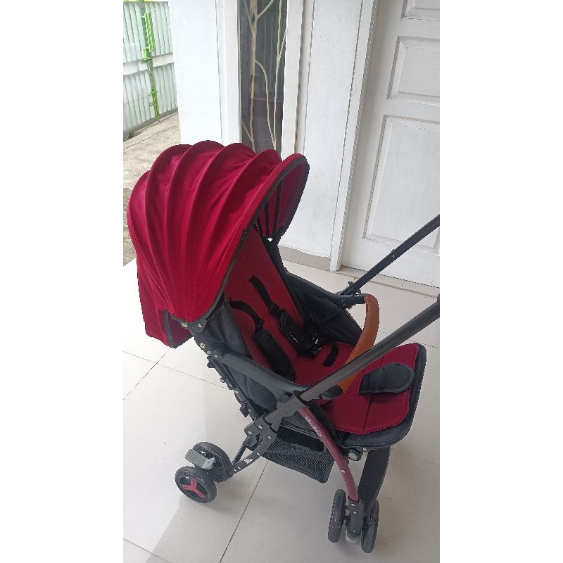 stroller Chris olins