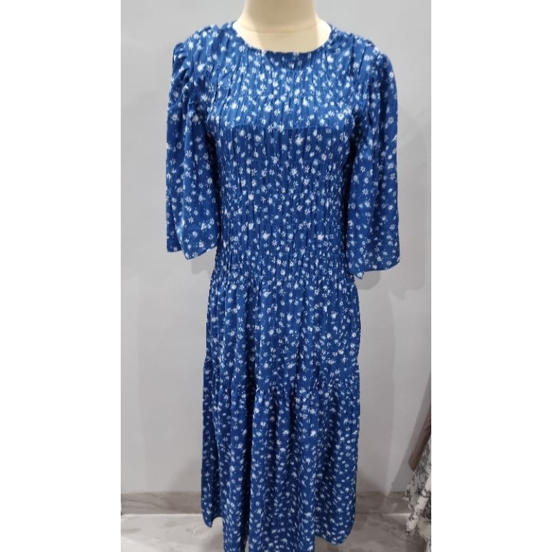 Tangan Ratu bunga Dusti