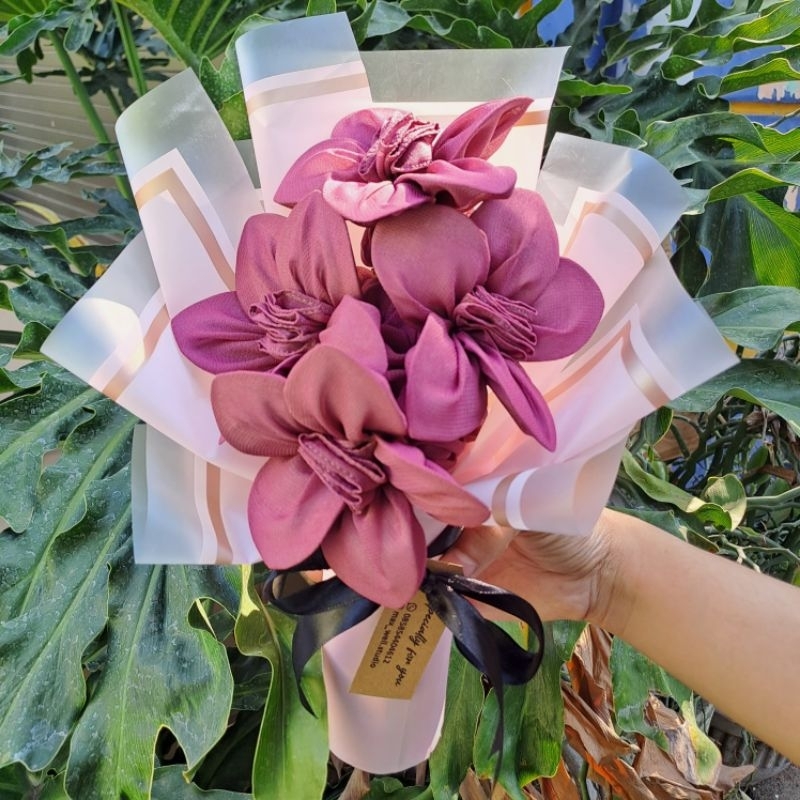 

Bucket Hijab Premium Bunga Aesthetic | Free Box | Free Kartu Ucapan